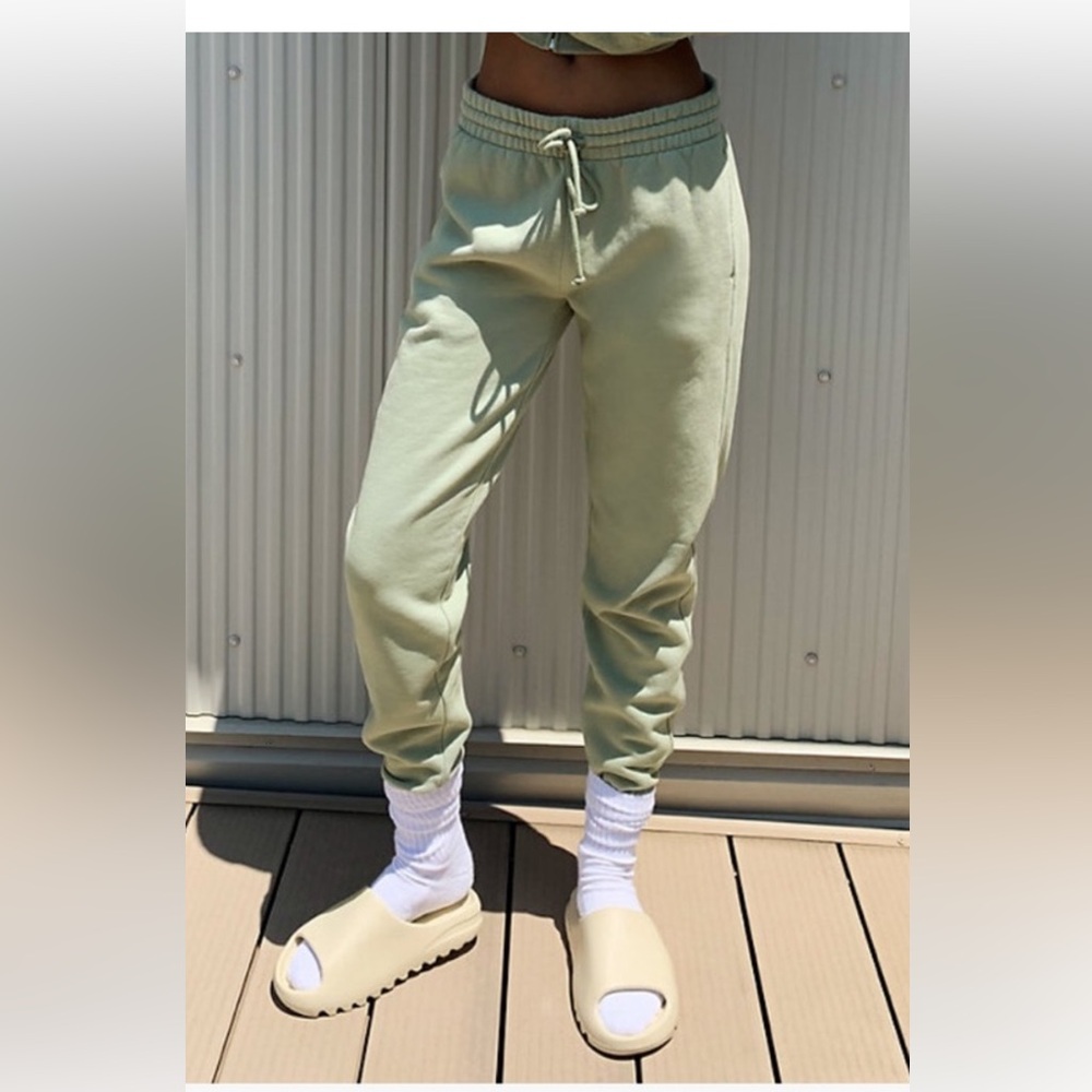 Aritzia‎ TNA Women’s CozAF Boyfriend Sweats Sz M Green